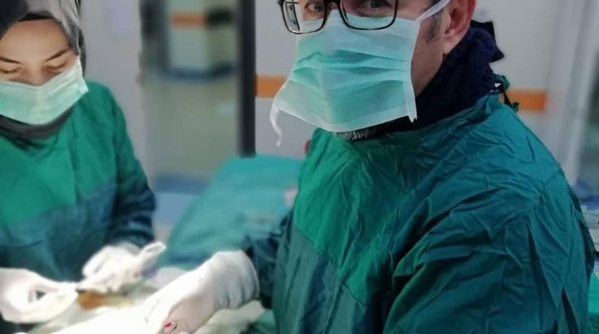 Manisalı doktor: &ldquo;Korkuyoruz ama korkumuzu bir yana atıp m&uuml;cadele ediyoruz&rdquo;