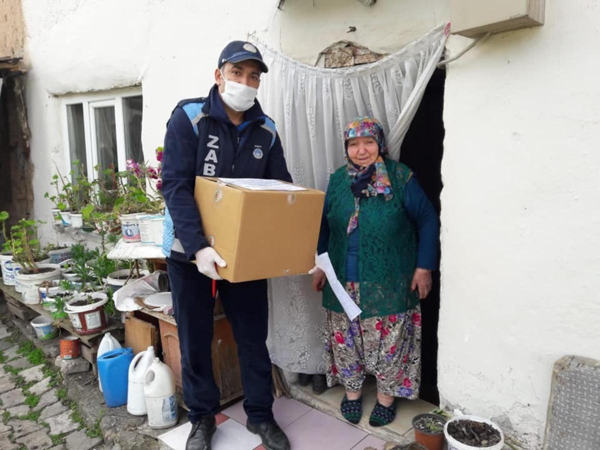 Osmaneli&rsquo;nde 65 yaş &uuml;st&uuml; kişilere ihtiya&ccedil;ları evlerine g&ouml;t&uuml;r&uuml;ld&uuml;