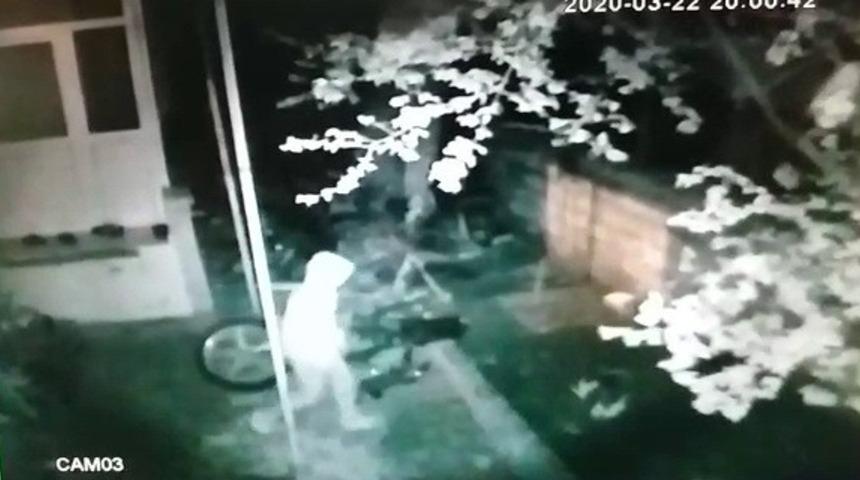 Hırsızlar &ccedil;alamadan ka&ccedil;tı