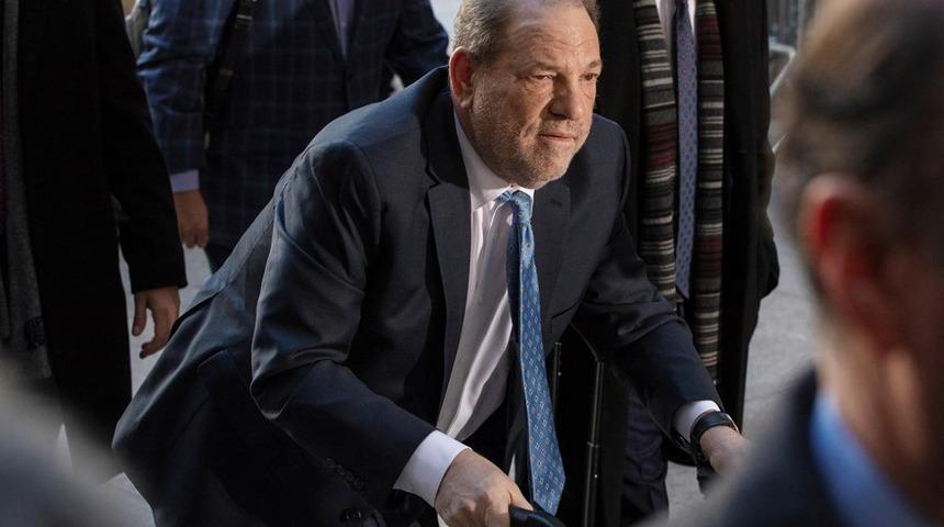 Tecav&uuml;zden h&uuml;k&uuml;m giyen Harvey Weinstein, hapishanede koronavir&uuml;se yakalandı