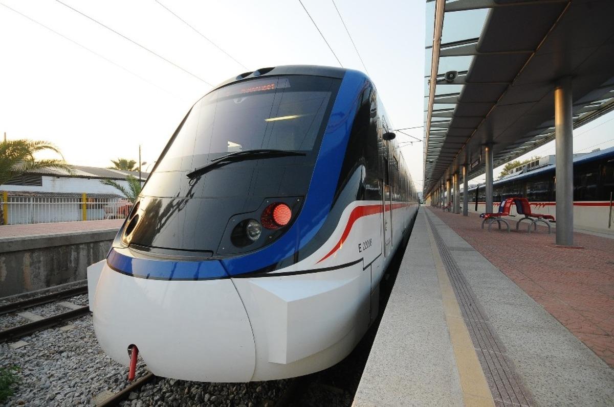 İzmir&rsquo;de toplu taşıma kullanımı hafta sonu y&uuml;zde 77 azaldı