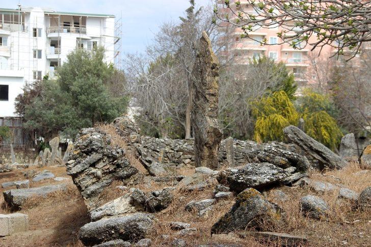 Alanya’da sahipsiz taş mezarlar gizemi koruyor G3