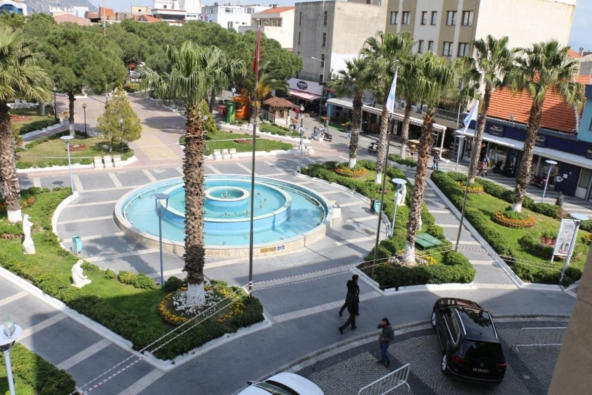 S&ouml;ke&rsquo;de Meydan ve Parklar komple kapatıldı