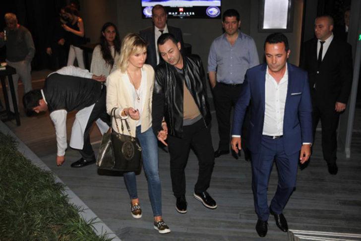 Ünlü çiftten birinci yıl kutlaması G4