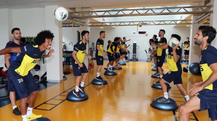 Fenerbah&ccedil;e, koronavir&uuml;s salgını nedeniyle internet &uuml;zerinden idman yapacak!
