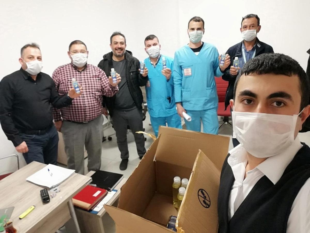 Kolonya &uuml;reticisinden sağlık &ccedil;alışanlarına &ccedil;am kolonyası