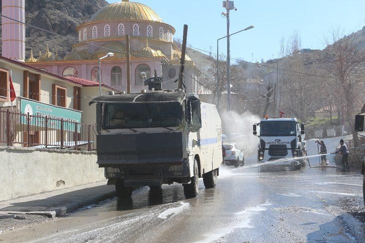 TOMA ve itfaiye aracıyla dezenfekte çalışması G3