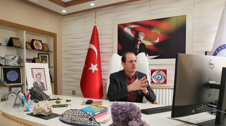 Bayburt Üniversitesinde ilk uzaktan eğitim dersini Rektör Coşkun verdi