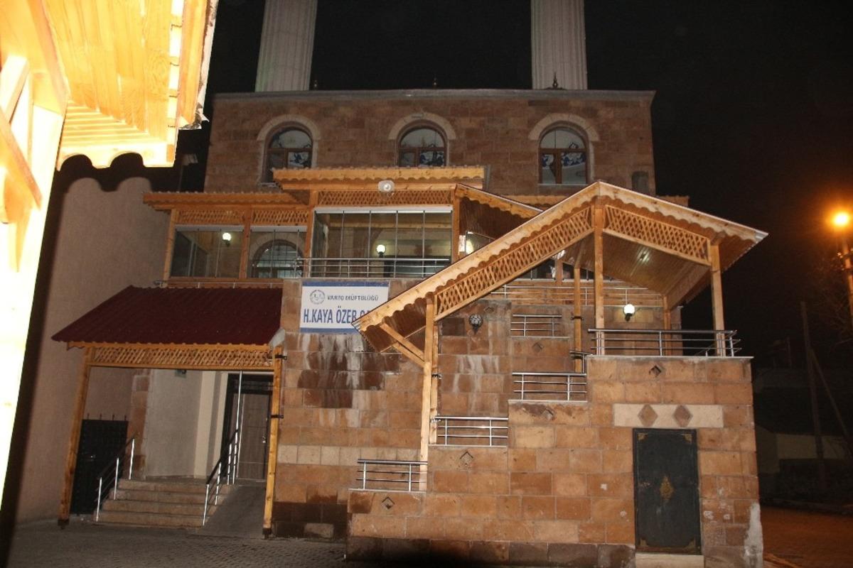 Varto&rsquo;daki camilerden korona vir&uuml;se karşı dua yapıldı