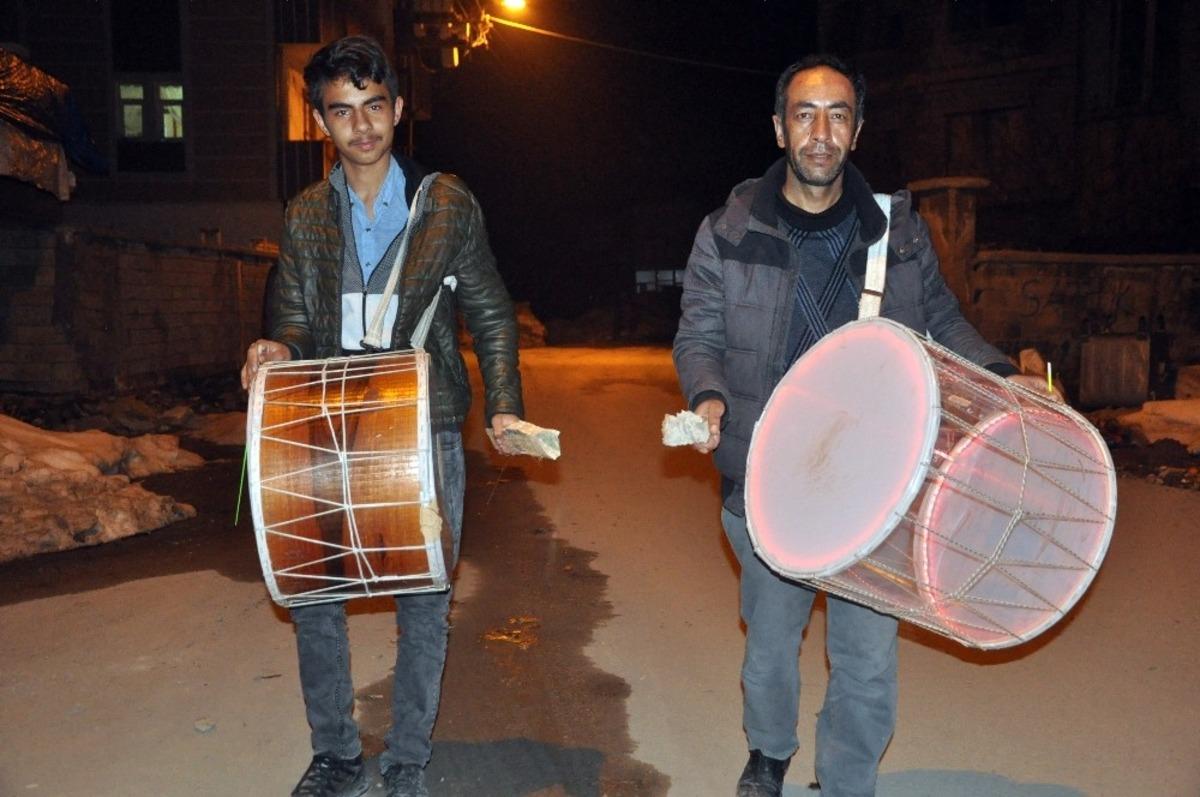 Sağlık &ccedil;alışanlarına davullu destek