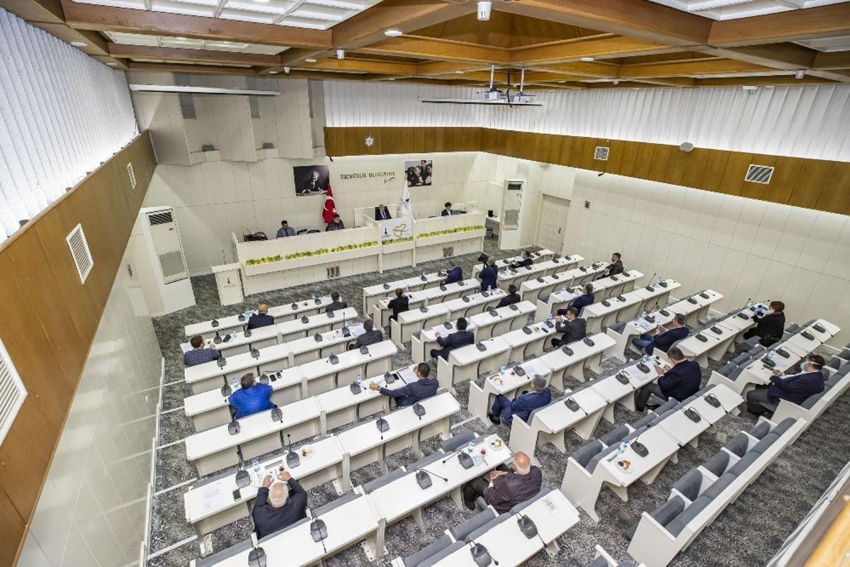 İzmir &ldquo;kriz belediyeciliği"ne ge&ccedil;iyor