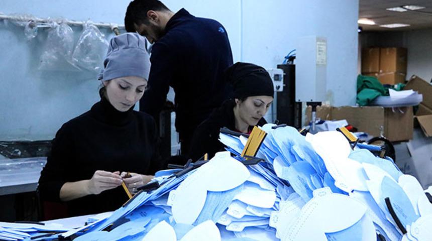 Sağlık &ccedil;alışanlarının maske ihtiyacını karşılıyorlar