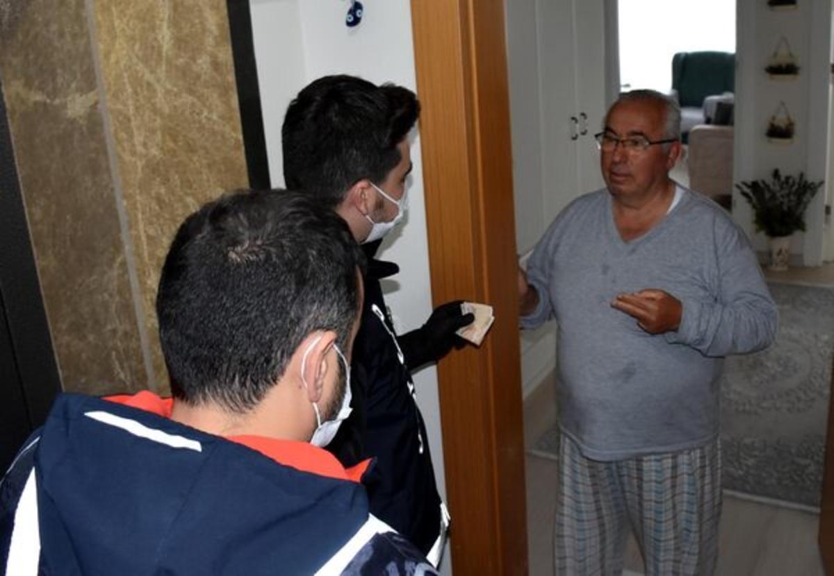 71 yaşındaki vatandaşın yardımına polisler yetişti