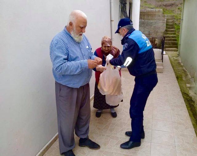 Körfez Zabıtası’ndan yaşlılara tam destek