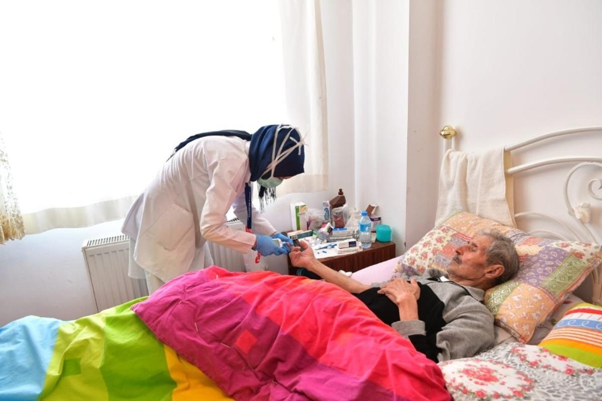 Korona ile m&uuml;cadelede Beyaz Melekler g&ouml;rev başında