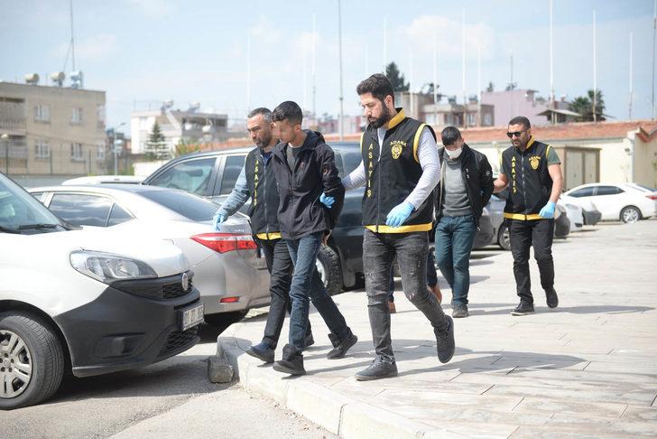 Fuhuş anlaştıkları kadınlar kaçınca otel görevlisini darp ettiler! G2