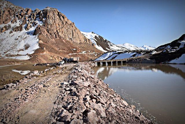 Vali Yardımcısı Duruk, jeotermal sondaj alanını inceledi