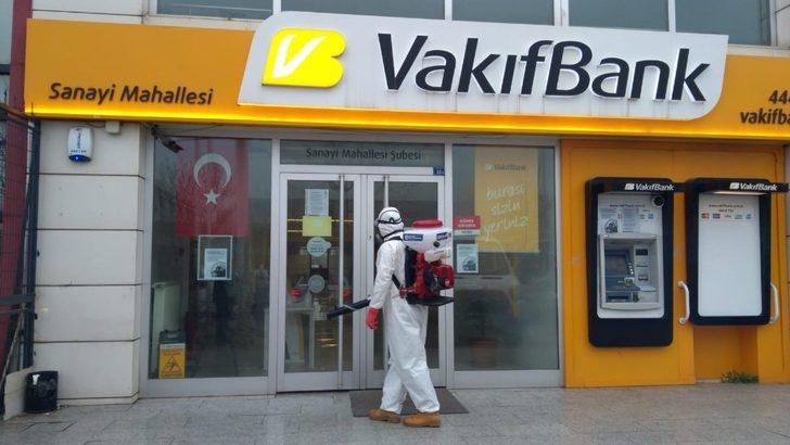 Banka şubeleri ve ATM’ler dezenfekte ediliyor G2