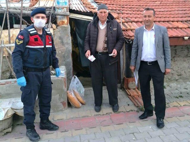 Hisarcık’ta 65 yaş üzeri köylülerin alışverişini Jandarma yapıyor