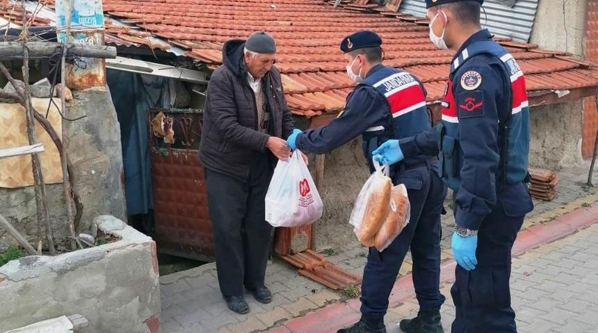 Hisarcık&rsquo;ta 65 yaş &uuml;zeri k&ouml;yl&uuml;lerin alışverişini Jandarma yapıyor