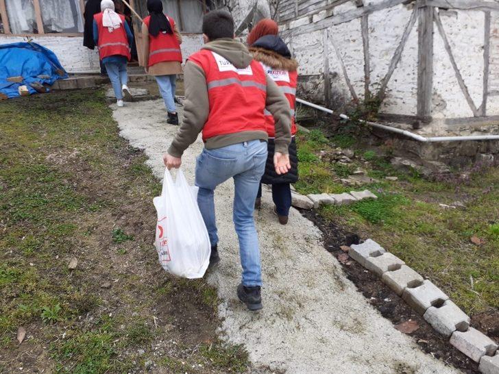 Evden çıkamayan 65 yaş üzeri yaşlılara Kaymakamlık ve Kızılay desteği G2