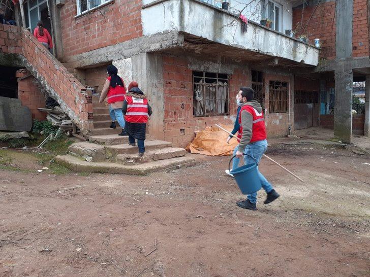 Evden çıkamayan 65 yaş üzeri yaşlılara Kaymakamlık ve Kızılay desteği G3