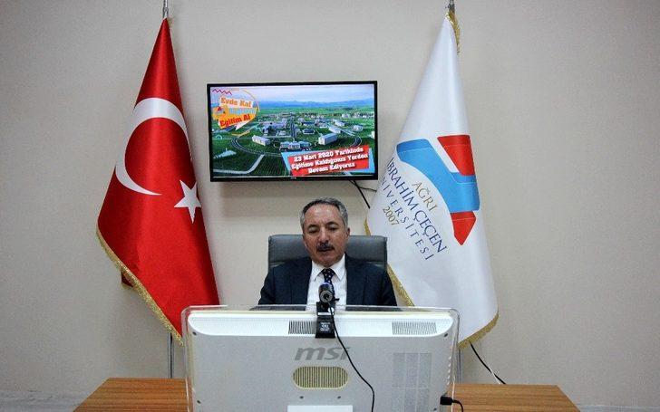 AİÇÜ’de uzaktan eğitimin ilk dersini Rektör Prof. Dr. Karabulut yaptı G1