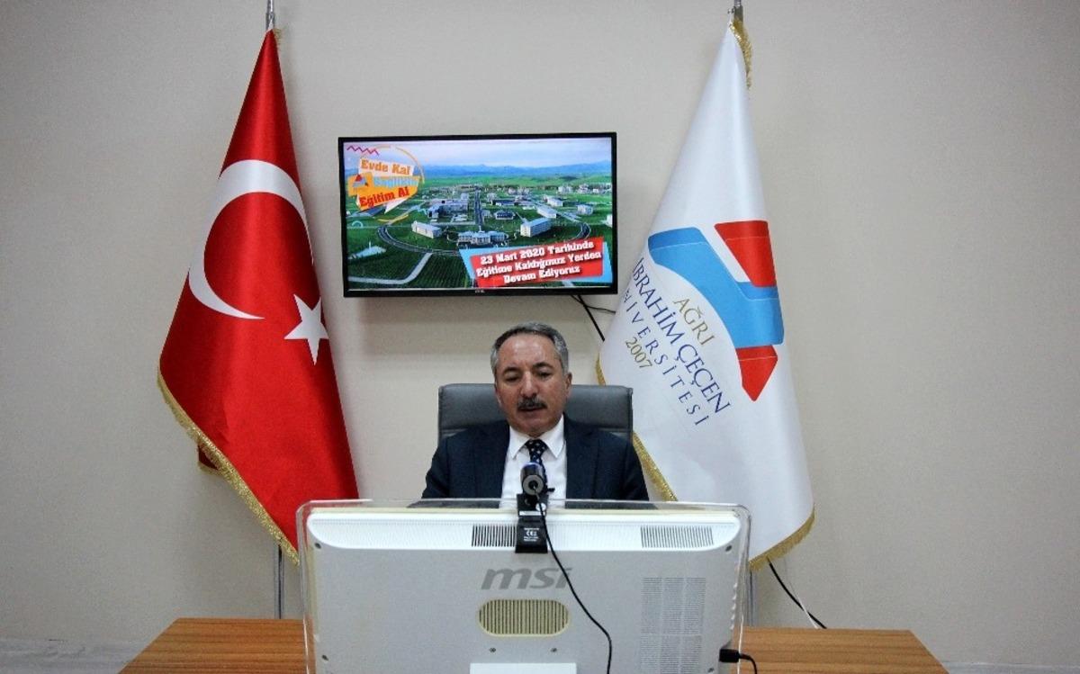 Aİ&Ccedil;&Uuml;&rsquo;de uzaktan eğitimin ilk dersini Rekt&ouml;r Prof. Dr. Karabulut yaptı