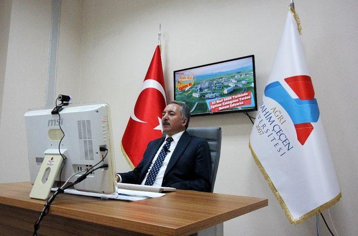 AİÇÜ’de uzaktan eğitimin ilk dersini Rektör Prof. Dr. Karabulut yaptı G3
