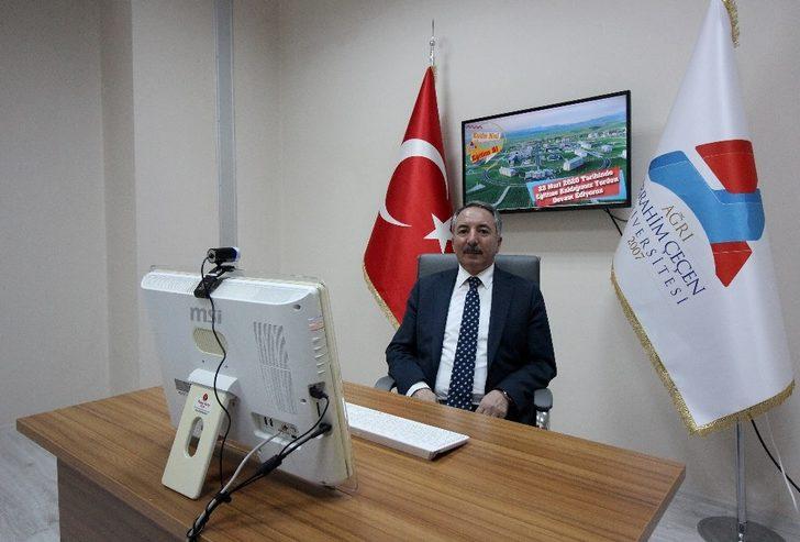 AİÇÜ’de uzaktan eğitimin ilk dersini Rektör Prof. Dr. Karabulut yaptı G5