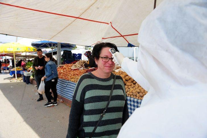 Kemer’de halkın ateşi  ölçülüyor G2