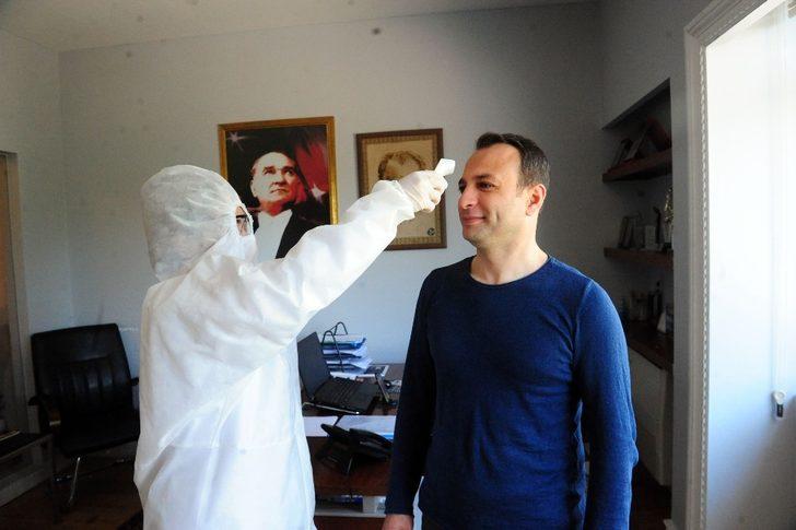 Kemer’de halkın ateşi  ölçülüyor G5