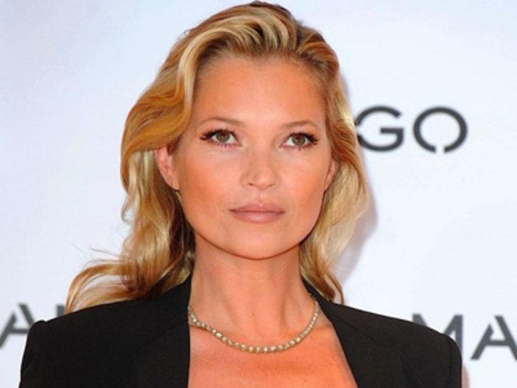 Kate Moss Türkiye dönüşü uçaktan atıldı G2