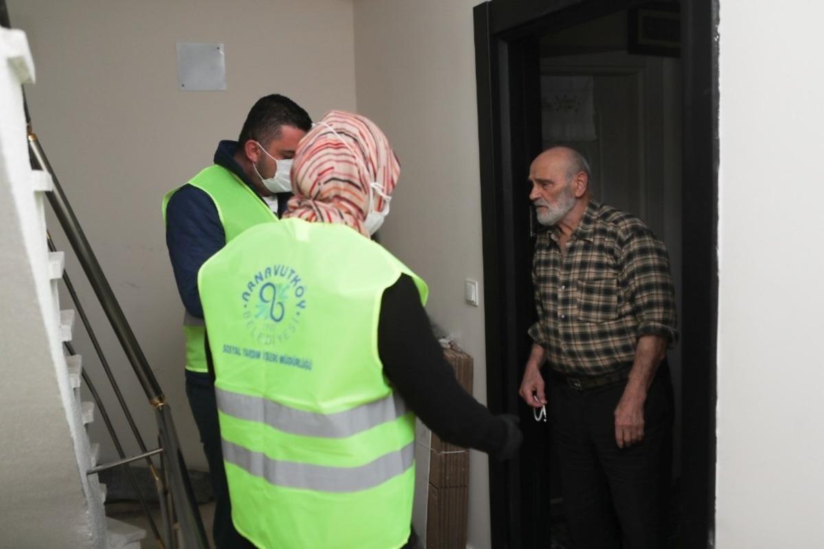 Arnavutk&ouml;y Belediyesi yaşlı ve hastaları yalnız bırakmadı