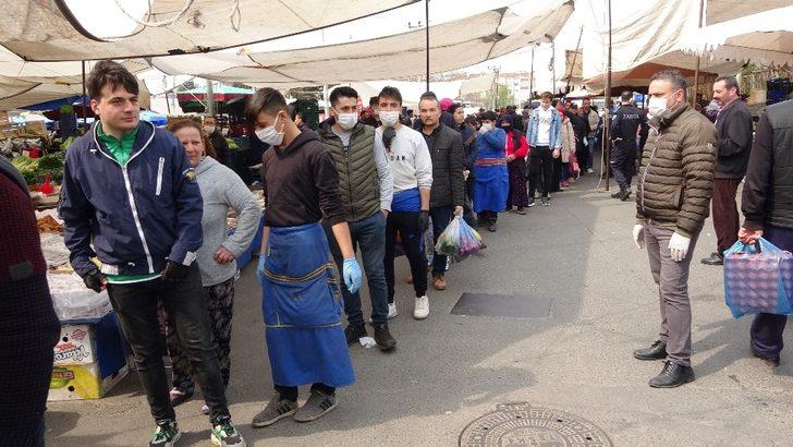 Pazarda alışverişi bırakıp maske kuyruğuna girdiler G2
