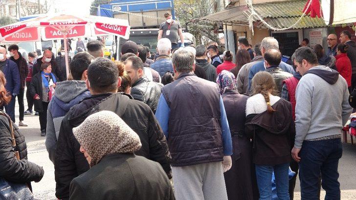 Pazarda alışverişi bırakıp maske kuyruğuna girdiler G1