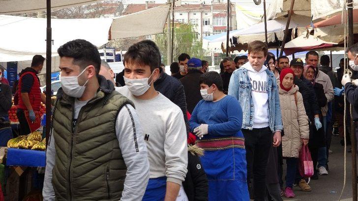 Pazarda alışverişi bırakıp maske kuyruğuna girdiler G3