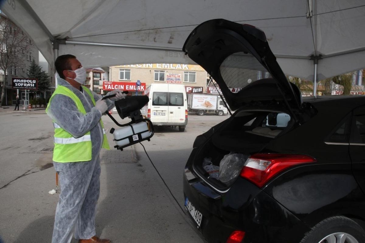 G&ouml;lbaşı&rsquo;nda ara&ccedil;lara korona vir&uuml;s dezenfektesi