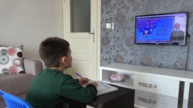 Niğde’de çocuklar uzaktan eğitim alıyor