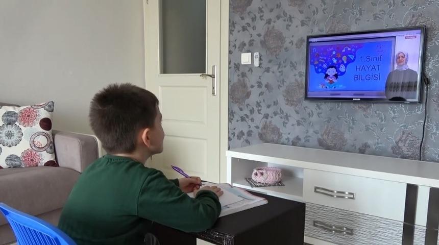 Niğde’de çocuklar uzaktan eğitim alıyor
