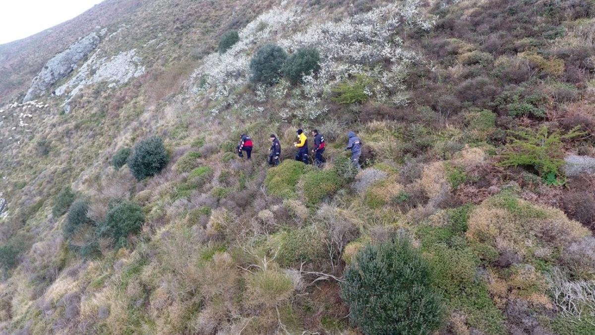 Dağda mahsur kalan ke&ccedil;i i&ccedil;in &ccedil;alışma başlatıldı