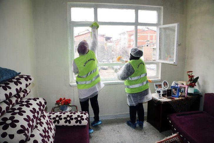 Elazığ’da yaşlı ve engellilerin evlerine temizlik hizmeti G2