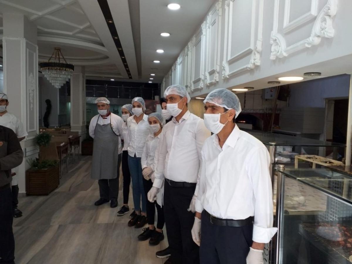 Zabıtadan esnafa korona vir&uuml;s bilgilendirme