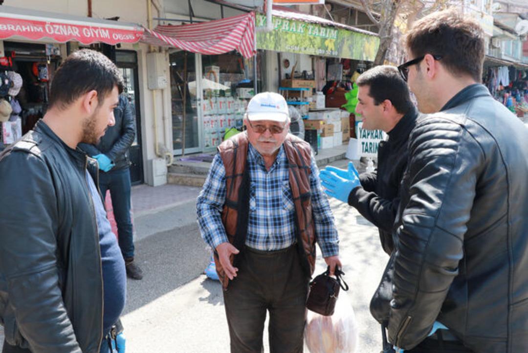 Pazarda kendisini uyaran polise '&ouml;l&uuml;mden korkmuyorum' dedi
