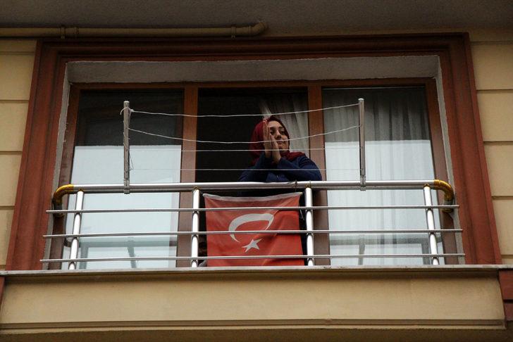 Evde kalanlara ve sağlık çalışanlarına müzikle moral oldular G4