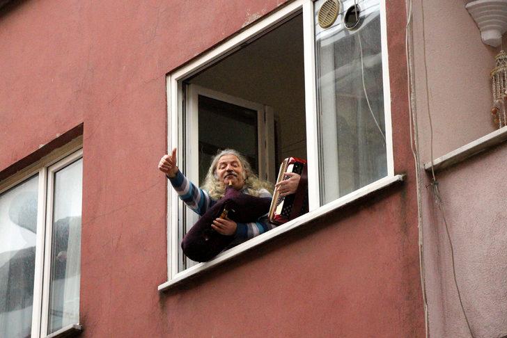 Evde kalanlara ve sağlık çalışanlarına müzikle moral oldular G5