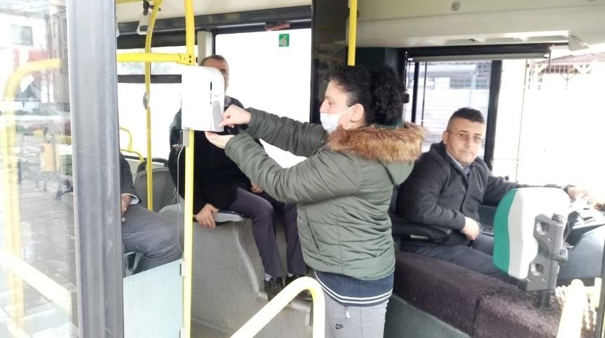 D&uuml;zce&rsquo;de otob&uuml;slere dezenfektan kutuları yerleştirildi