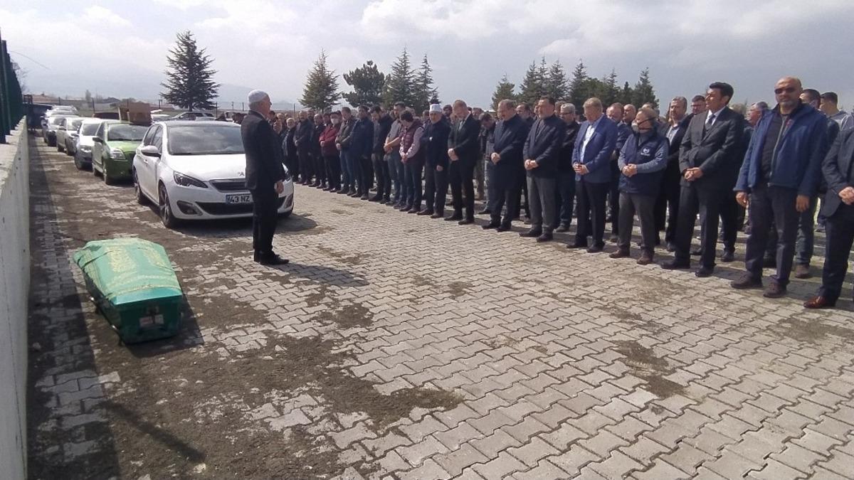 K&uuml;tahya&rsquo;nın sevilen esnaflarından İbrahim Nazlı, son yolculuğuna uğurlandı