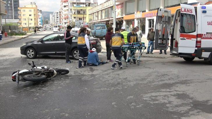 Otomobile çarpan motosikletli yaralandı G3