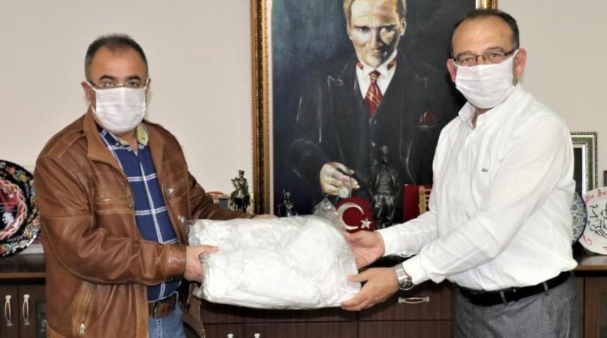 Başkan Çetin Akın’dan meslek odalarına maske yardımı